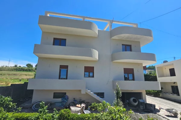 Shtepi ne shitje Vila Luksoze ne Durres, 7+1, Mobilimi E mobiluar, Pagesa 490,000  Euro.