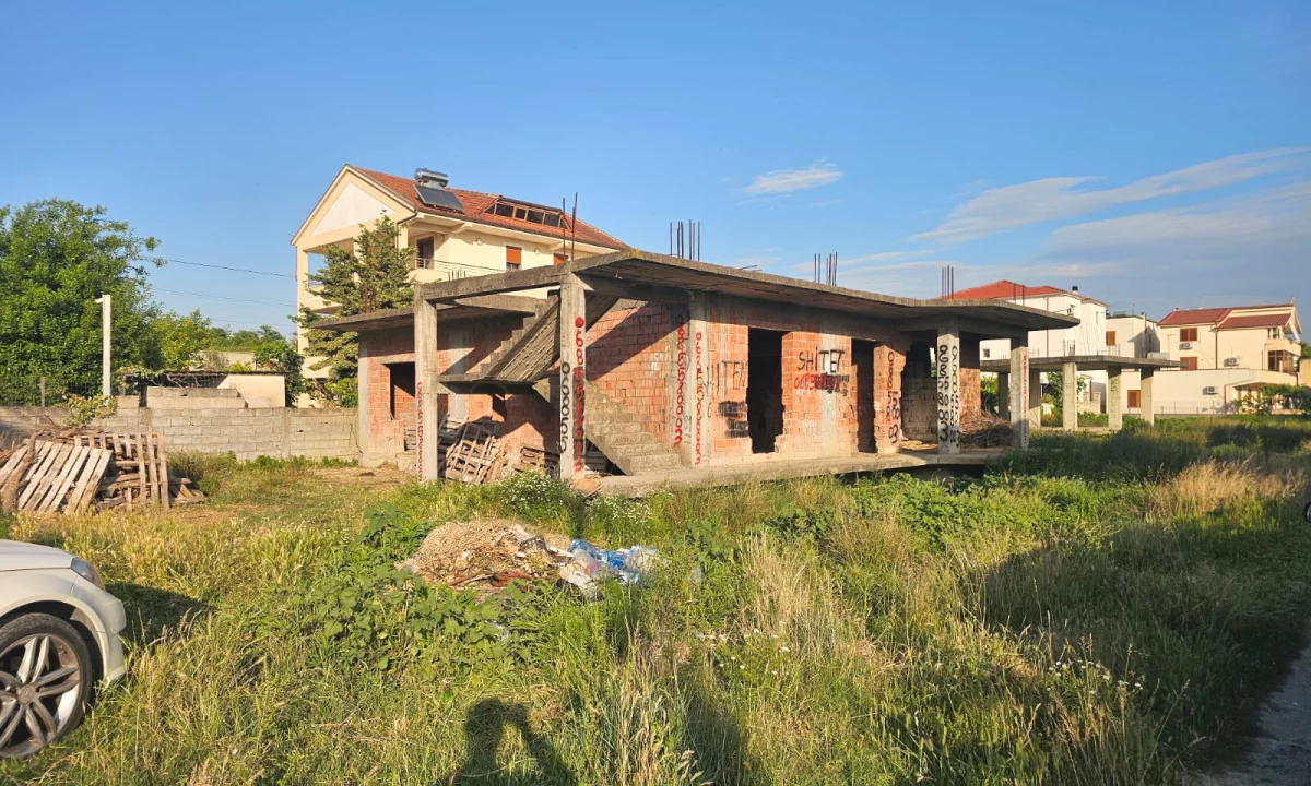 Shtepi ne shitje Shtepi Private ne Durres, 3+1, Mobilimi Bosh, pa mobiluar, Pagesa 125,000  Euro.
