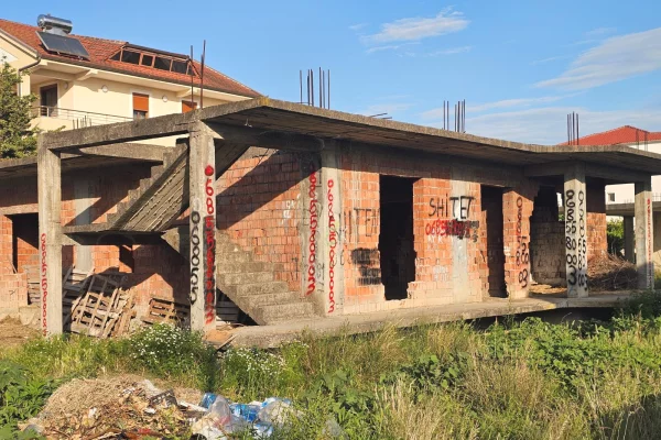 Shtepi ne shitje Shtepi Private ne Durres, 3+1, Mobilimi Bosh, pa mobiluar, Pagesa 125,000  Euro.