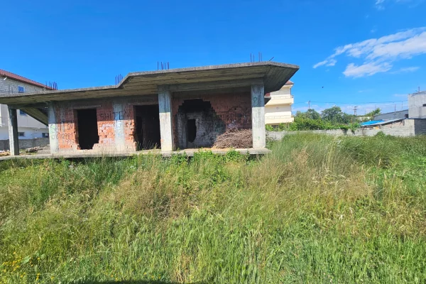 Shtepi ne shitje Shtepi Private ne Durres, 3+1, Mobilimi Bosh, pa mobiluar, Pagesa 125,000  Euro.