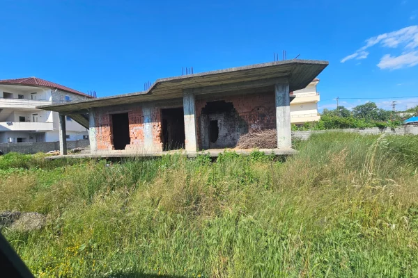 Shtepi ne shitje Shtepi Private ne Durres, 3+1, Mobilimi Bosh, pa mobiluar, Pagesa 125,000  Euro.