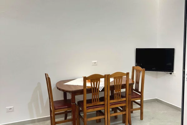 Shtepi me qera Apartament ne Durres, 1+1, Mobilimi E mobiluar, Pagesa 27,000  Leke.