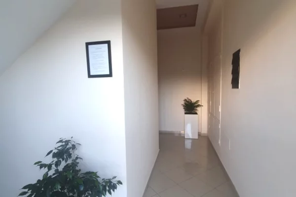Shtepi ne shitje Apartament ne Durres, 1+1, Mobilimi Bosh, pa mobiluar, Pagesa 95,000  Euro.
