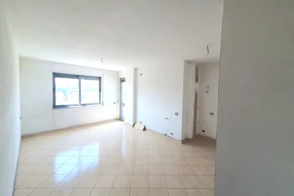 Shtepi ne shitje Apartament ne Durres, 1+1, Mobilimi Bosh, pa mobiluar, Pagesa 95,000  Euro.