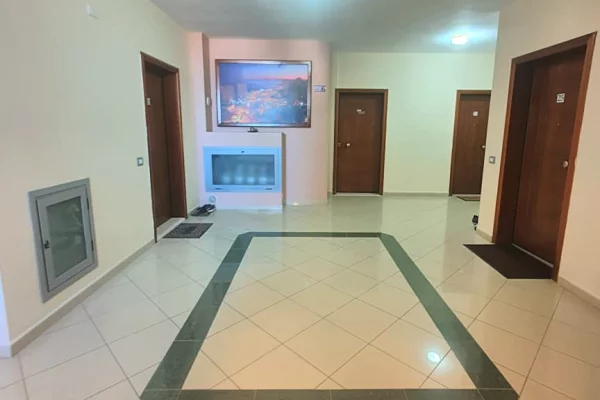Shtepi ne shitje Apartament ne Durres, 1+1, Mobilimi Bosh, pa mobiluar, Pagesa 95,000  Euro.