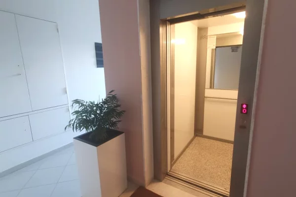 Shtepi ne shitje Apartament ne Durres, 1+1, Mobilimi Bosh, pa mobiluar, Pagesa 95,000  Euro.