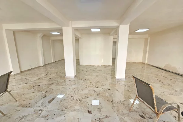 JEPET ME QERA AMBJENT BIZNESI PRANE KRYQIT TE KUQ - DURRES