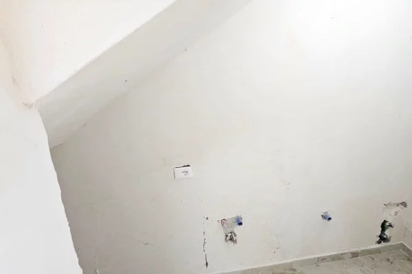 JEPET ME QERA AMBJENT BIZNESI PRANE KRYQIT TE KUQ - DURRES