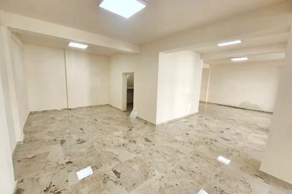 JEPET ME QERA AMBJENT BIZNESI PRANE KRYQIT TE KUQ - DURRES