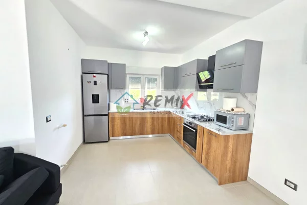 🏡 SUPER VILË LUKSOZE ME QERA – SHËNAVLASH, DURRËS