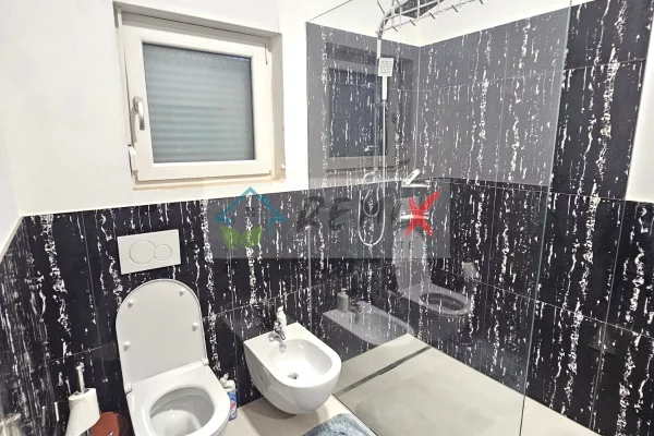 Shtepi me qera Vila Luksoze ne Durres, 3+1, Mobilimi E mobiluar, Pagesa 500  Euro.