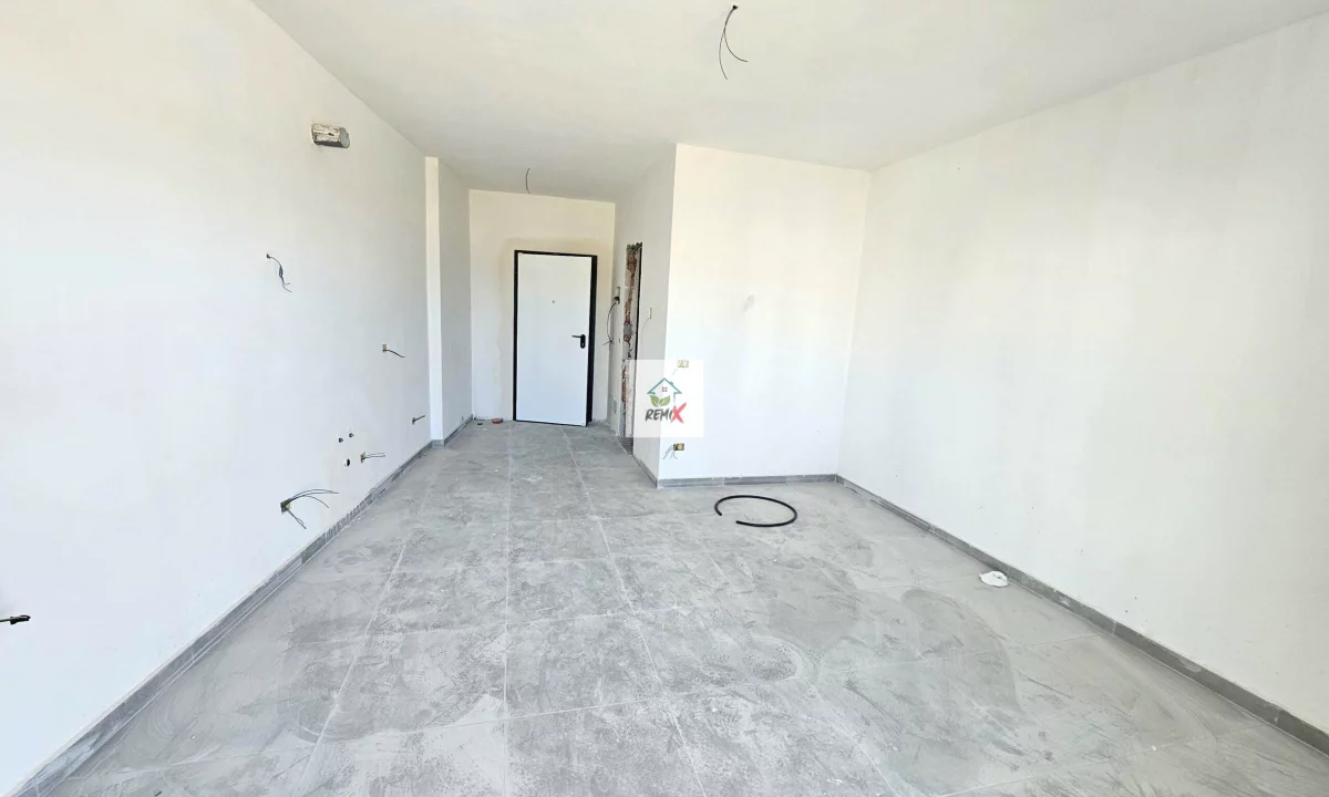 Shtepi ne shitje Apartament ne Durres, Garsoniere, Mobilimi Bosh, pa mobiluar, Pagesa 46,000  Euro.