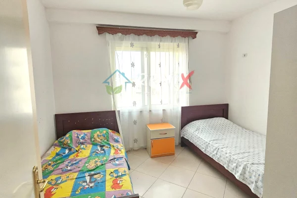 Shtepi ne shitje Apartament ne Durres, 2+1, Mobilimi E mobiluar, Pagesa 120,000  Euro.
