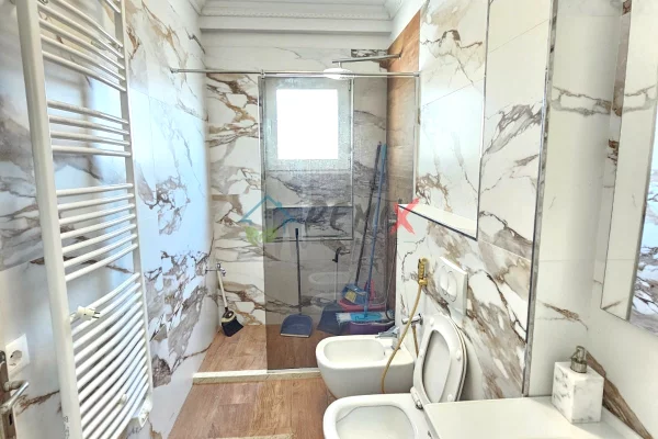 Shtepi ne shitje Apartament ne Durres, 2+1, Mobilimi E mobiluar, Pagesa 135,000  Euro.