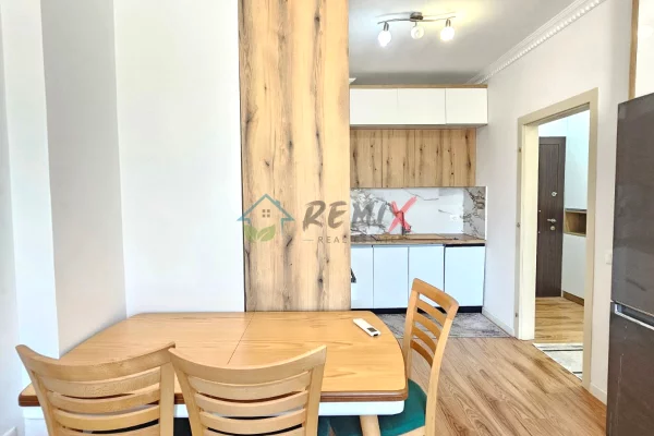 Shtepi ne shitje Apartament ne Durres, 2+1, Mobilimi E mobiluar, Pagesa 135,000  Euro.