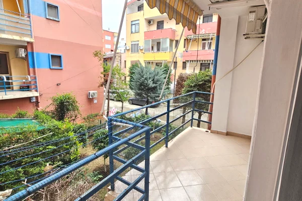 Shtepi ne shitje Apartament ne Durres, 1+1, Mobilimi E mobiluar, Pagesa 92,000  Euro.