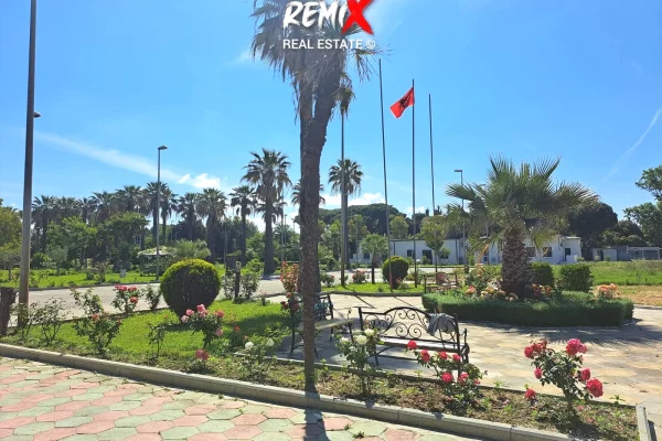 Truall ose Toke ne Durres - 60,000 Euro