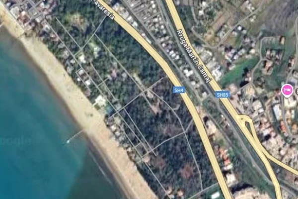 Truall ose Toke ne Durres - 60,000 Euro
