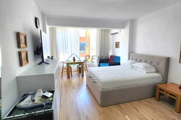 Shtepi ne shitje Apartament ne Durres, Garsoniere, Mobilimi E mobiluar, Pagesa 85,000  Euro.