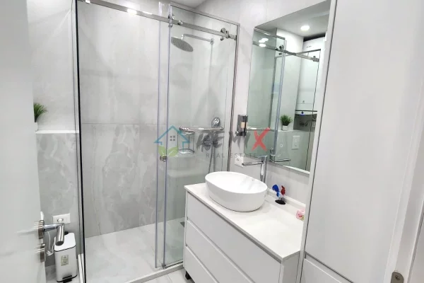 Shtepi ne shitje Apartament ne Durres, Garsoniere, Mobilimi E mobiluar, Pagesa 85,000  Euro.