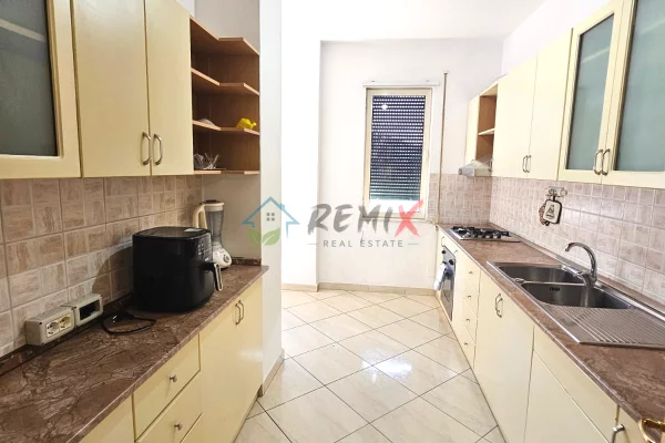 Shtepi me qera Apartament ne Durres, 3+1, Mobilimi E mobiluar, Pagesa 600  Euro.