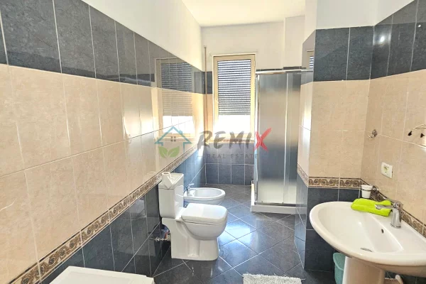 Shtepi me qera Apartament ne Durres, 3+1, Mobilimi E mobiluar, Pagesa 600  Euro.