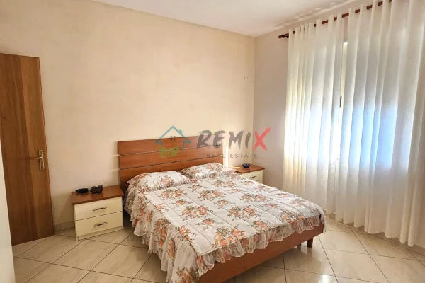Shtepi me qera Apartament ne Durres, 3+1, Mobilimi E mobiluar, Pagesa 600  Euro.