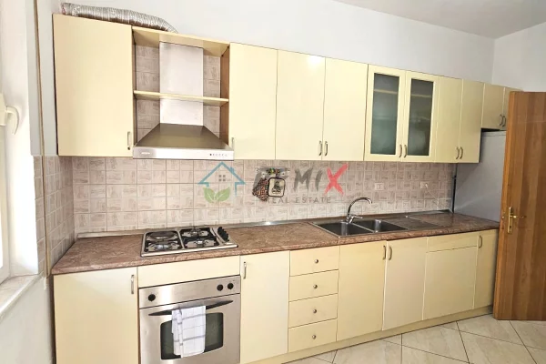 Shtepi me qera Apartament ne Durres, 3+1, Mobilimi E mobiluar, Pagesa 600  Euro.