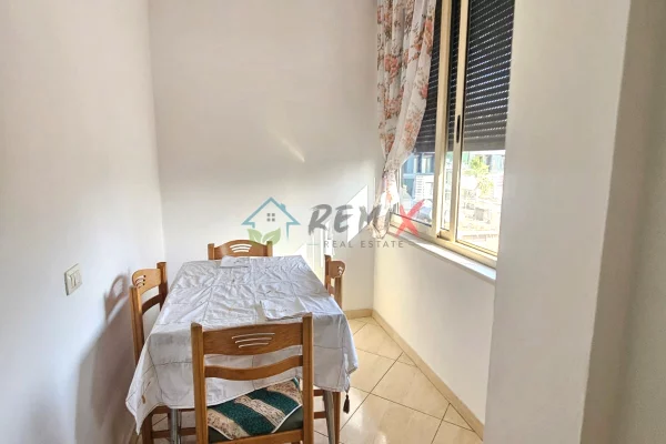 Shtepi me qera Apartament ne Durres, 3+1, Mobilimi E mobiluar, Pagesa 600  Euro.