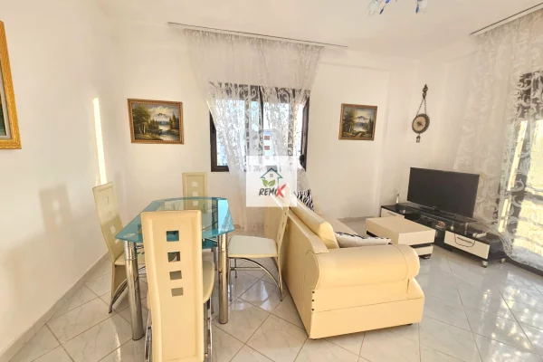 Shtepi me qera Apartament ne Durres, 2+1, Mobilimi E mobiluar, Pagesa 450  Euro.