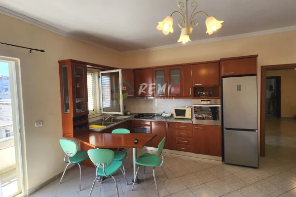 Shtepi me qera Apartament ne Durres, 2+1, Mobilimi E mobiluar, Pagesa 40,000  Leke.