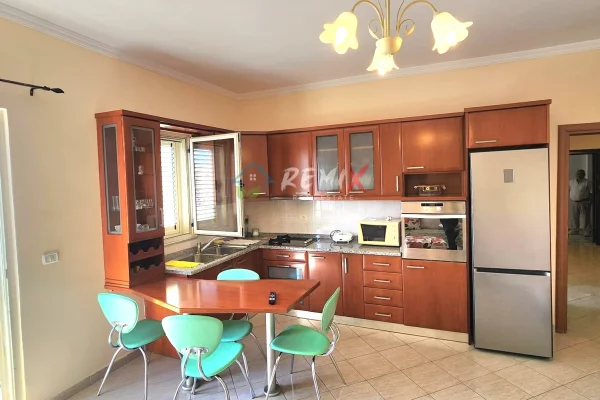 Shtepi me qera Apartament ne Durres, 2+1, Mobilimi E mobiluar, Pagesa 40,000  Leke.