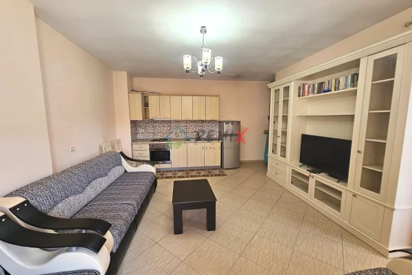 Shtepi me qera 1+1 ne Durres - 400 Euro
