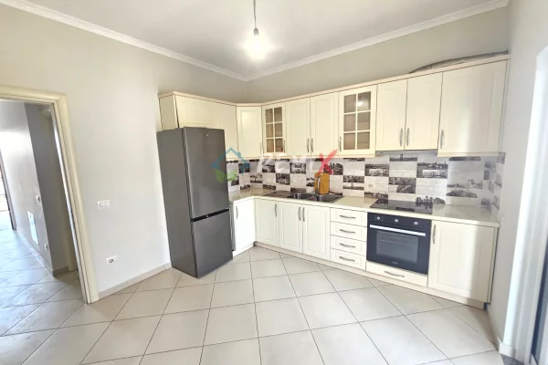 Shtepi me qera Apartament ne Durres, 3+1, Mobilimi E mobiluar, Pagesa 400  Euro.