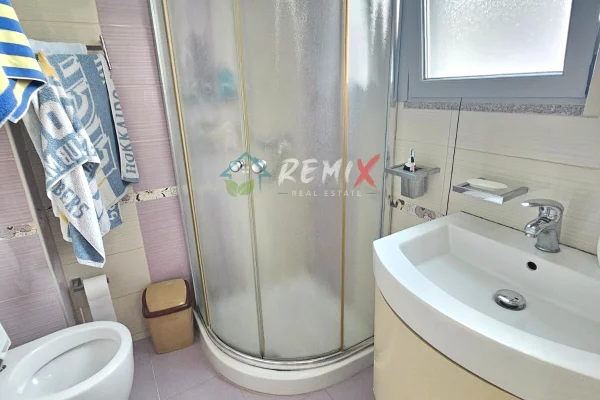 Shtepi ne shitje Apartament ne Durres, 2+1, Mobilimi E mobiluar, Pagesa 11,000,000  Leke.