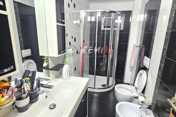 Shtepi ne shitje Apartament ne Durres, 2+1, Mobilimi E mobiluar, Pagesa 11,000,000  Leke.