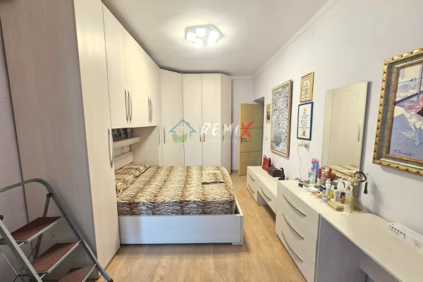 Shtepi ne shitje Apartament ne Durres, 2+1, Mobilimi E mobiluar, Pagesa 11,000,000  Leke.