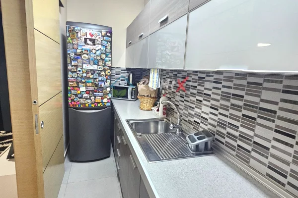 Shtepi ne shitje Apartament ne Durres, 2+1, Mobilimi E mobiluar, Pagesa 11,000,000  Leke.
