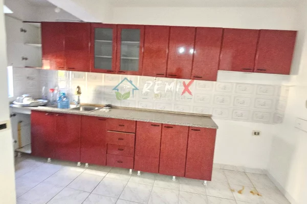 Shtepi me qera Apartament ne Durres, 1+1, Mobilimi Pjeserisht e mobiluar, Pagesa 25,000  Leke.