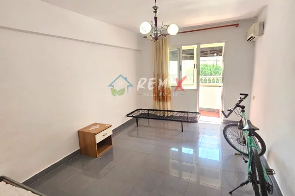 Shtepi me qera Apartament ne Durres, 1+1, Mobilimi Pjeserisht e mobiluar, Pagesa 25,000  Leke.