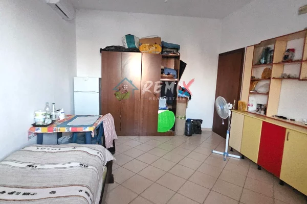 Shtepi me qera Shtepi Private ne Durres, 3+1, Mobilimi E mobiluar, Pagesa 40,000  Leke.