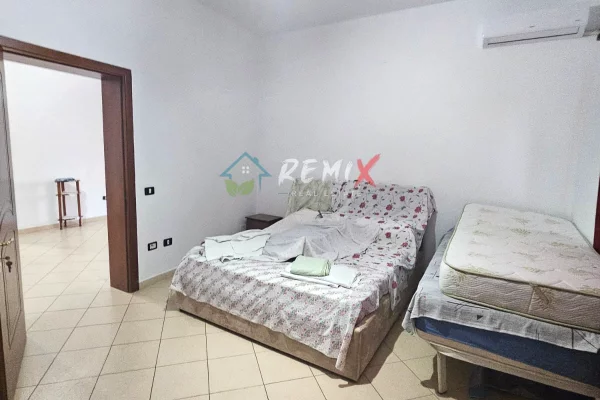 Shtepi me qera Shtepi Private ne Durres, 3+1, Mobilimi E mobiluar, Pagesa 40,000  Leke.