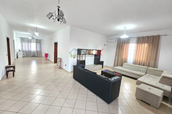 Shtepi me qera Shtepi Private ne Durres, 3+1, Mobilimi E mobiluar, Pagesa 40,000  Leke.