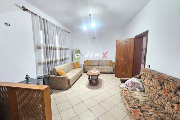 Shtepi me qera Shtepi Private ne Durres, 3+1, Mobilimi E mobiluar, Pagesa 40,000  Leke.