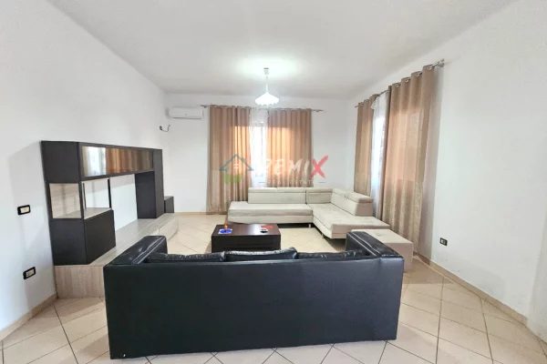 Shtepi me qera Shtepi Private ne Durres, 3+1, Mobilimi E mobiluar, Pagesa 40,000  Leke.