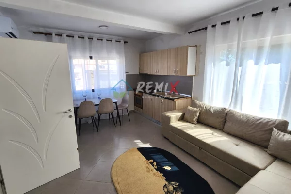 Shtepi me qera Shtepi Private ne Durres, 2+1, Mobilimi E mobiluar, Pagesa 40,000  Leke.