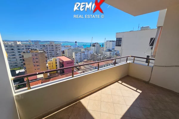 JEPET ME QERA APARTAMENT 3+1 PRANE POLIKLINIKES