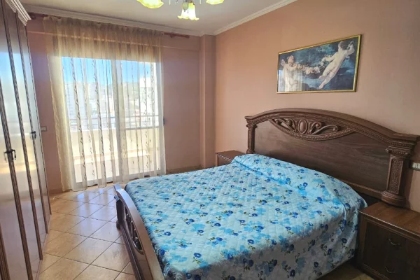 Shtepi me qera Apartament ne Durres, 3+1, Mobilimi E mobiluar, Pagesa 700  Euro.