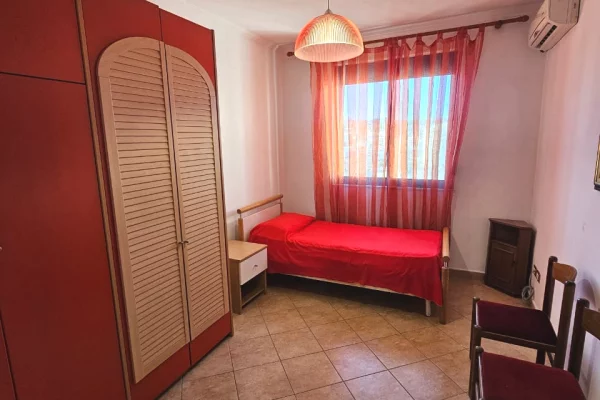 Shtepi me qera Apartament ne Durres, 3+1, Mobilimi E mobiluar, Pagesa 700  Euro.