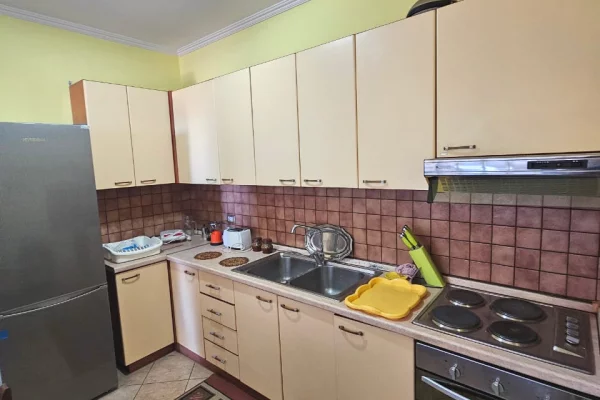 Shtepi me qera Apartament ne Durres, 3+1, Mobilimi E mobiluar, Pagesa 700  Euro.